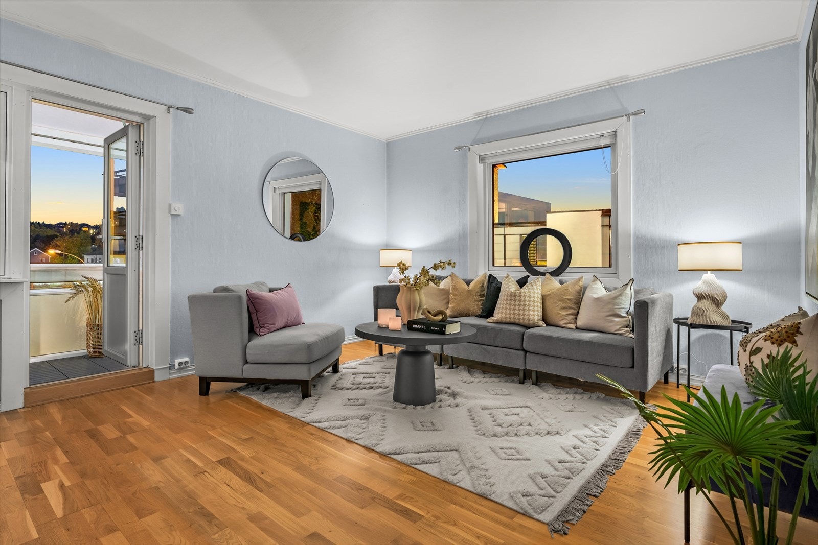 Hyggelig kveldsstemning i stuen. Galleribilde