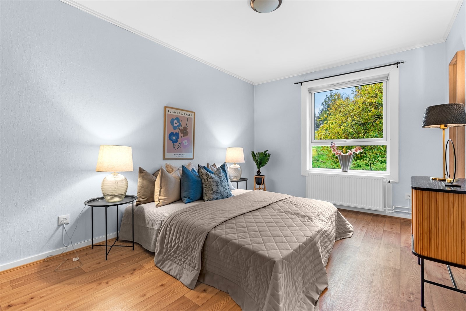 Videre byr boligen på tre gode soverom. Galleribilde