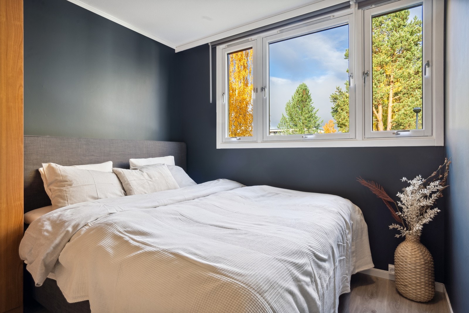 Soverom på 11 kvm med plass til garderobe og seng. Galleribilde