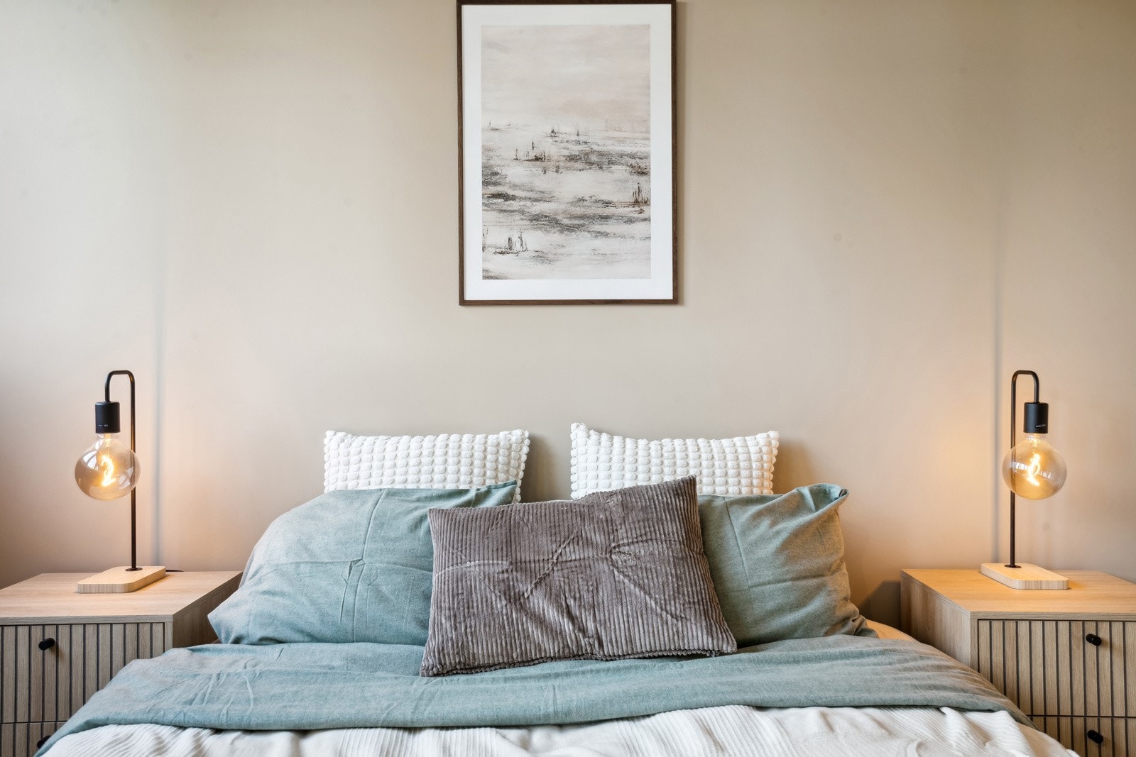 Soverommet er helsparklet og har nytt gulv fra 2021. Galleribilde