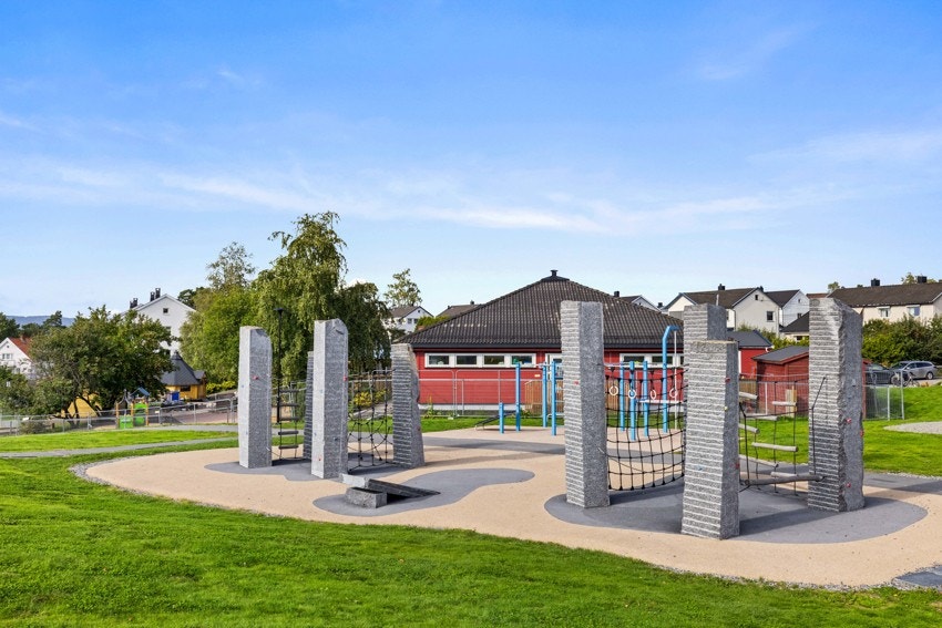 Borettslaget har tilrettelagt for trening, samt klatreområde, grill og benker. Borettslaget legger skøytebane vinterstid og tilrettelegger for ballspill om sommeren Galleribilde