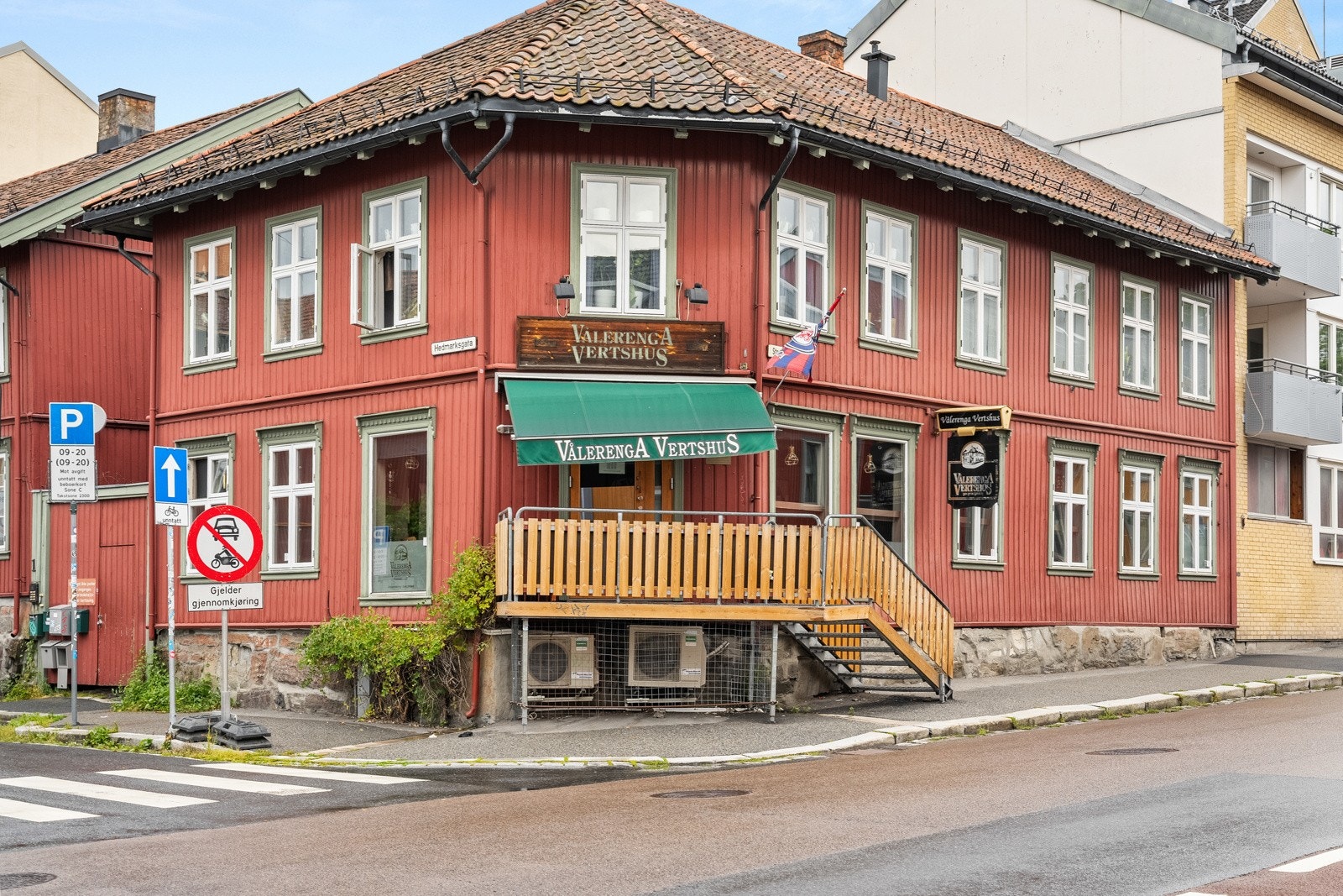 Nærområdet: Vålerenga Vertshus ligger et steinkast unna og er blitt et populært samlingspunkt for beboerne på Vålerenga og Kampen. Galleribilde