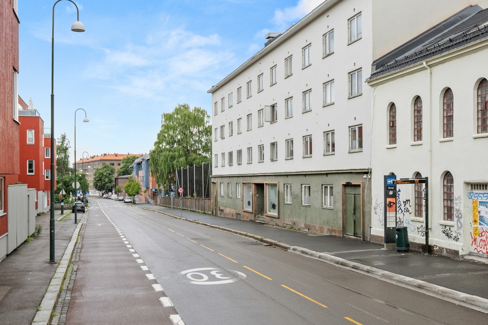 Nærmeste busstopp ligger like utenfor inngangsdøren. Galleribilde