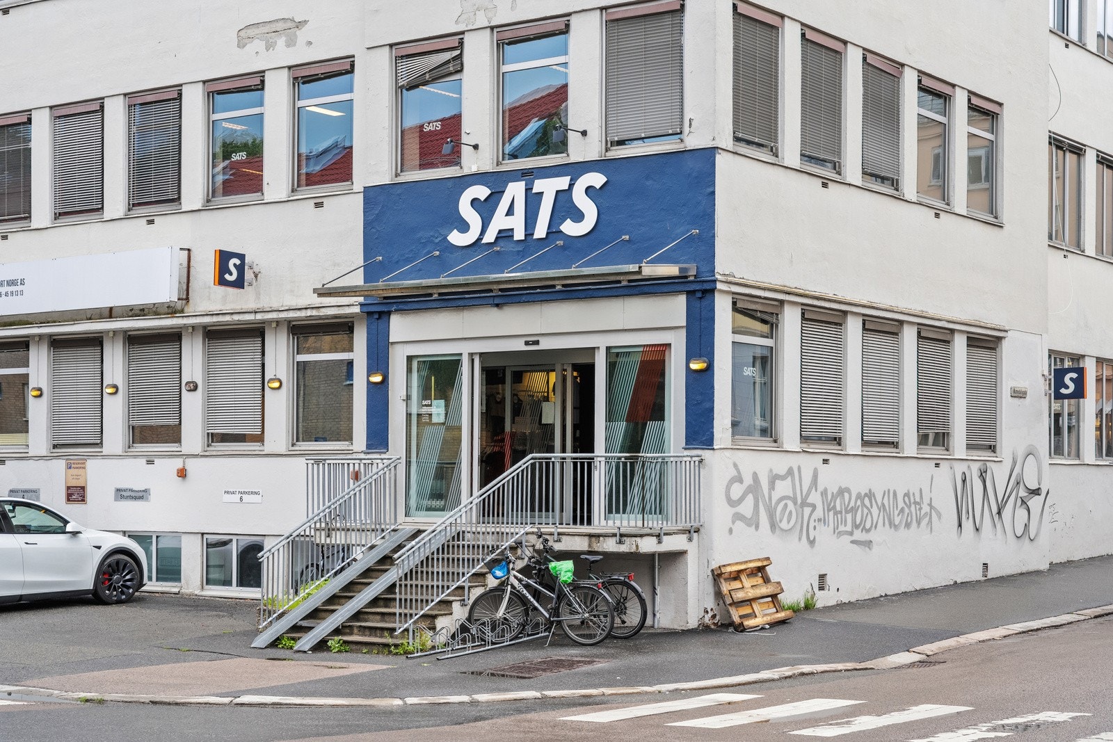 Nærområdet: For den trenings- og aktivitetsglade ligger SATS Kampen fem minutter til fots fra boligen. Galleribilde
