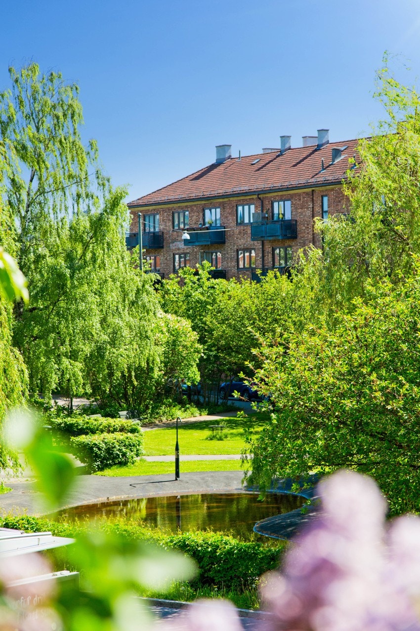 Nærområdet: Fra boligen er det kort vei til nærområdets flotte parker og grøntområder. Galleribilde