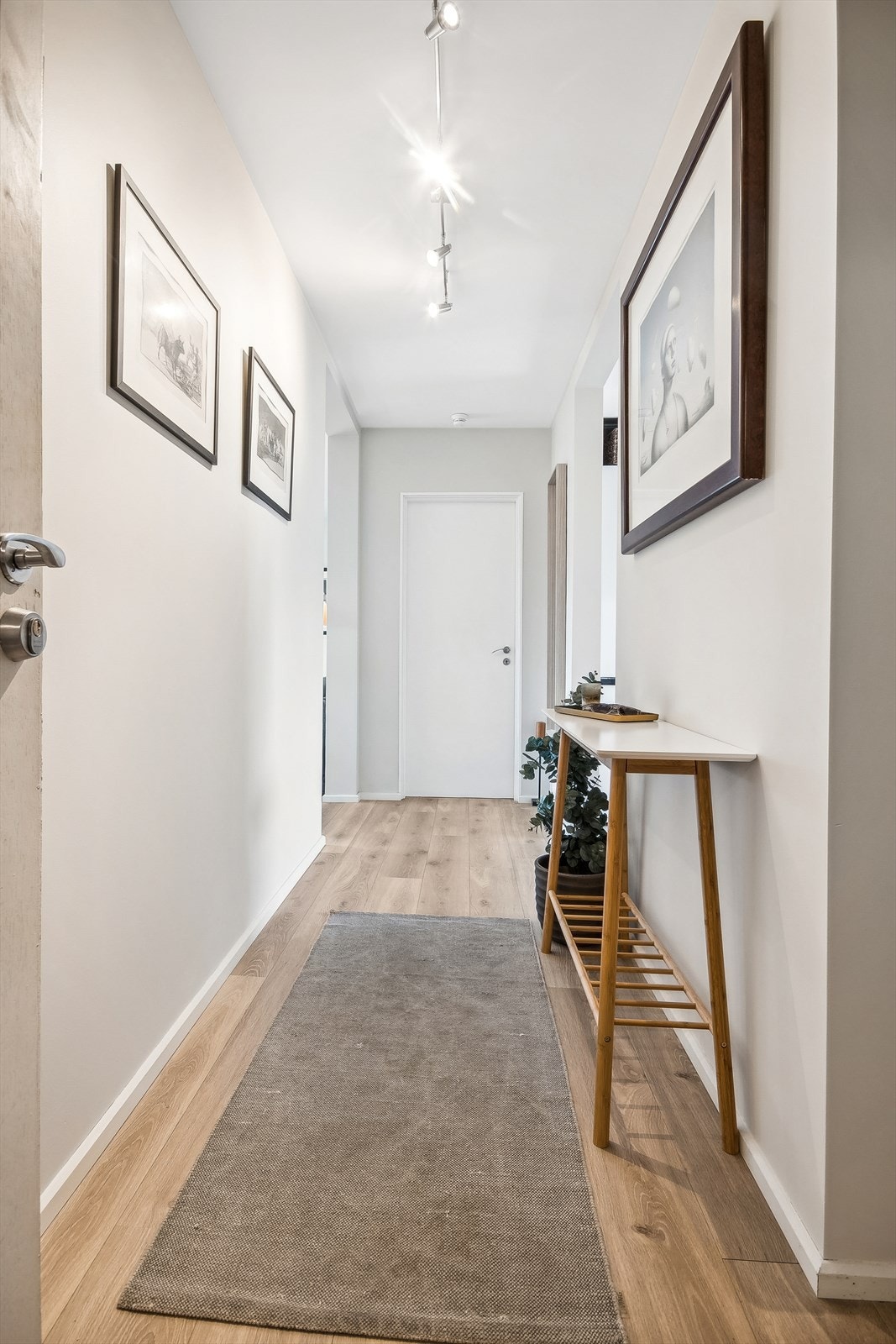 Leiligheten ligger i et sentralt og attraktivt boligområde på Træleborg i Tønsberg kommune. ca. 1,2 km fra Tønsberg sentrum. Galleribilde