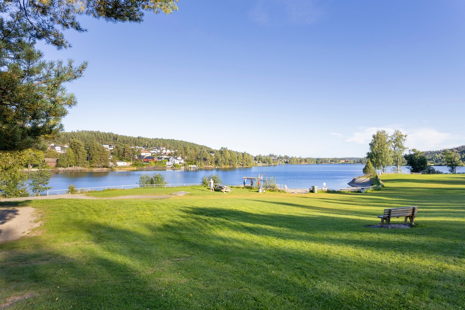 Det er gangavstand til Vågvann med turmuligheter, badeplass. Om vinteren blir det kjørt opp ski og skøyteløyper Galleribilde