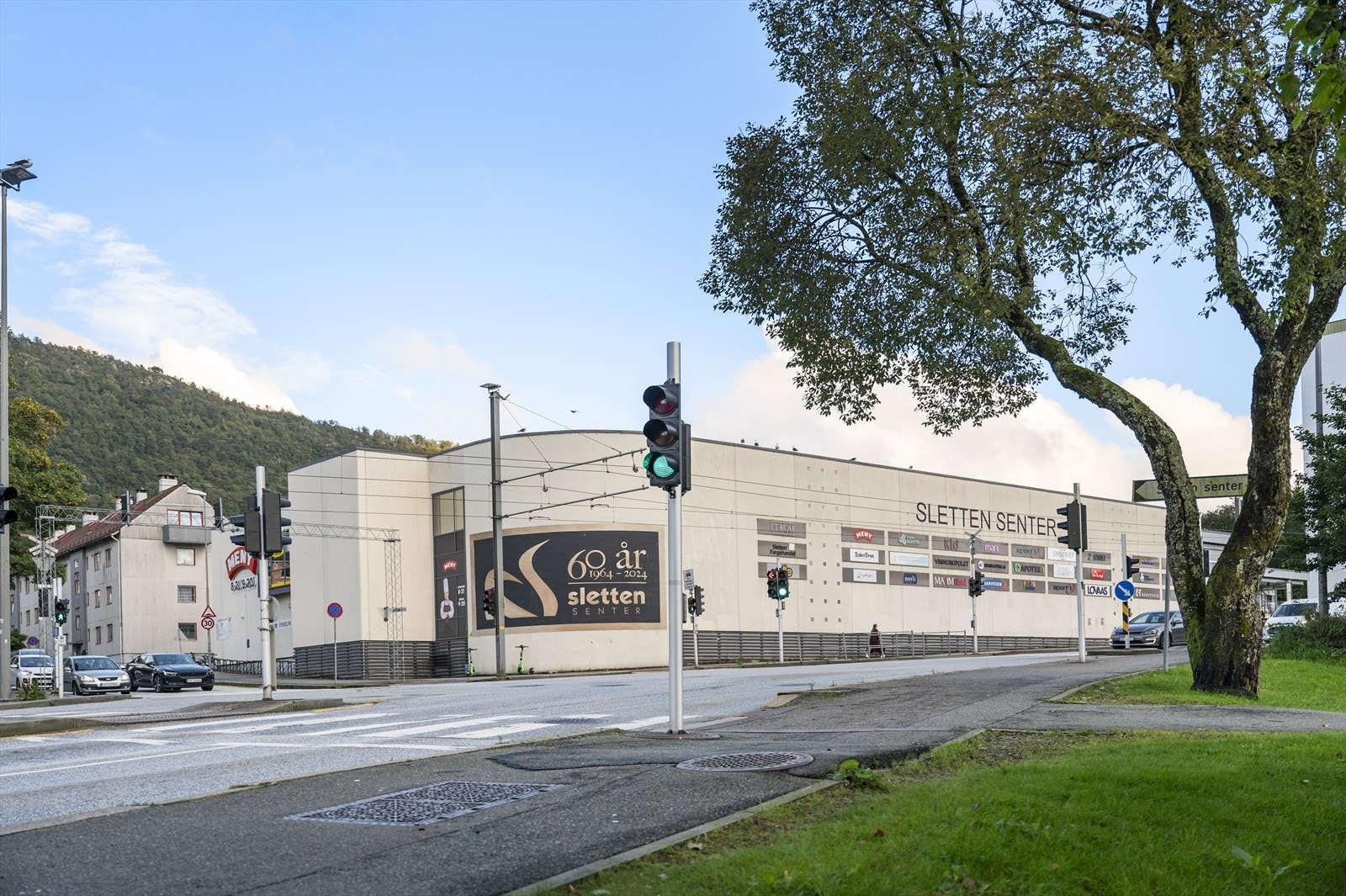 - Sletten Senter ligger 13 minutters gange unna - Galleribilde