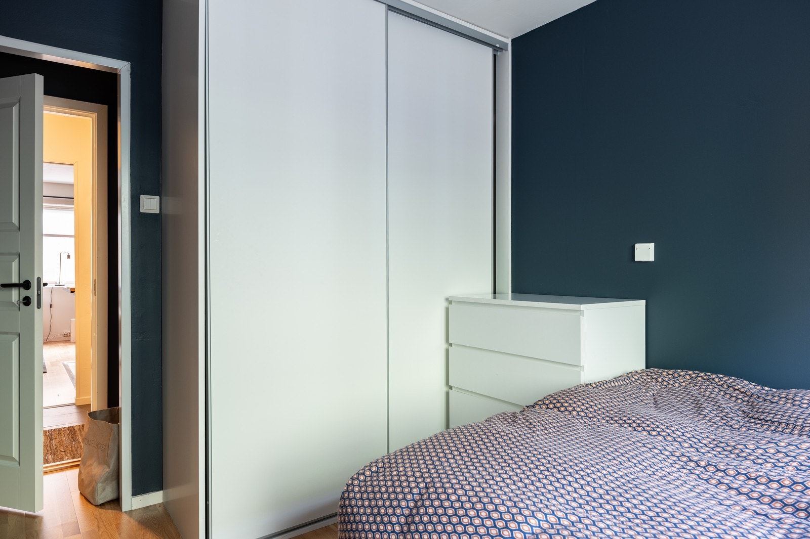 Soverom 1 med skyvedørsgarderobe Galleribilde