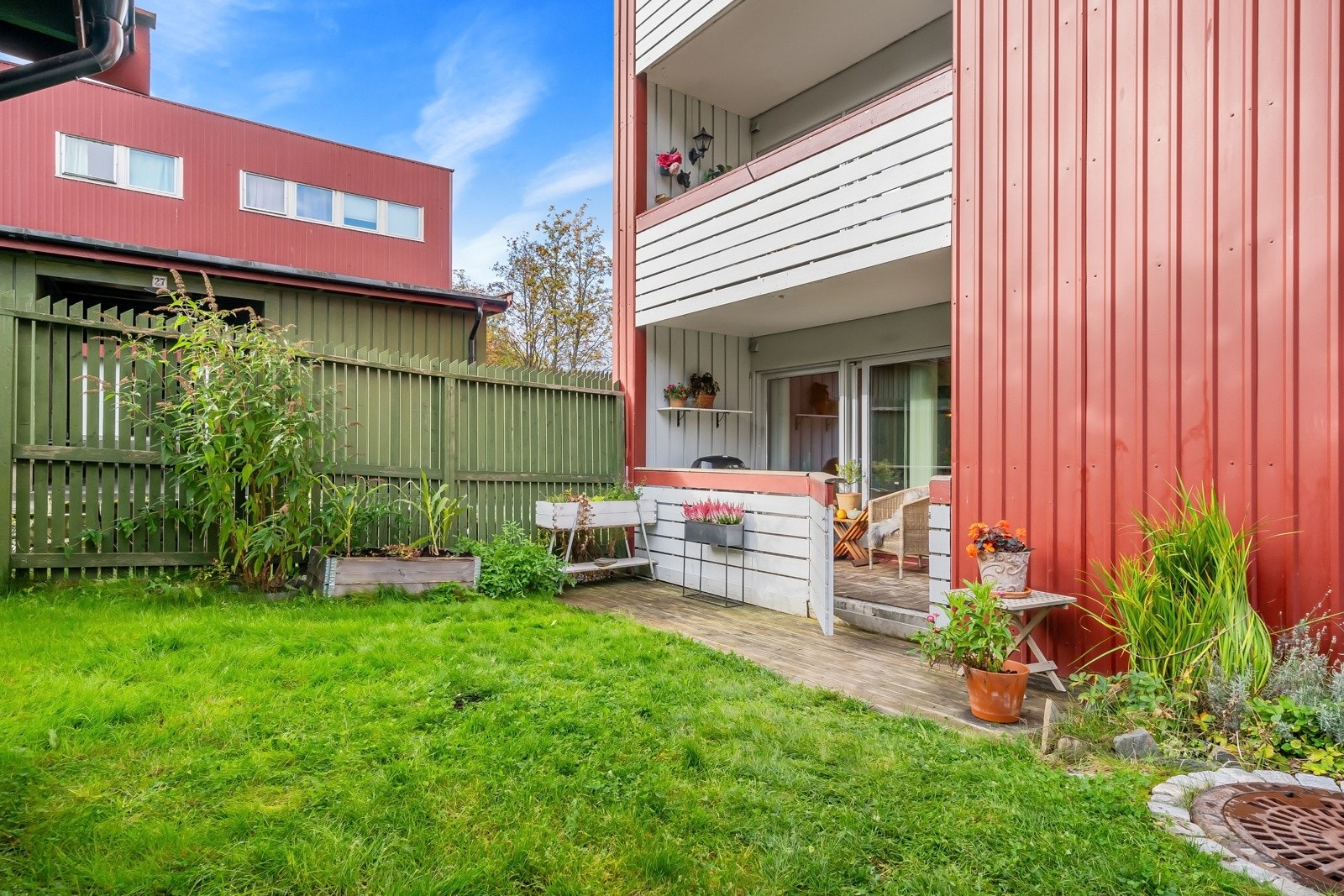 På uteområdet er det muligheter for å så nydelige planter og blomster. Galleribilde