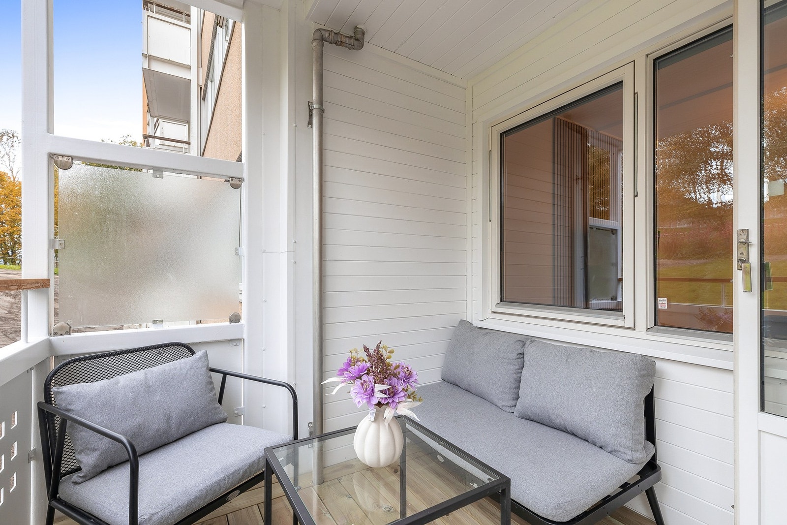 Her er det fin plass til ønsket utemøblement Galleribilde