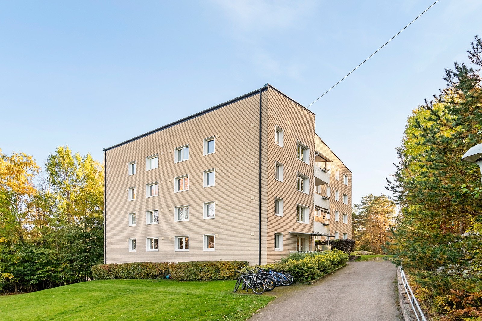 Dette er en leilighet med stort potensial i et rolig og attraktivt boligstrøk. God planløsning med flere muligheter! Galleribilde