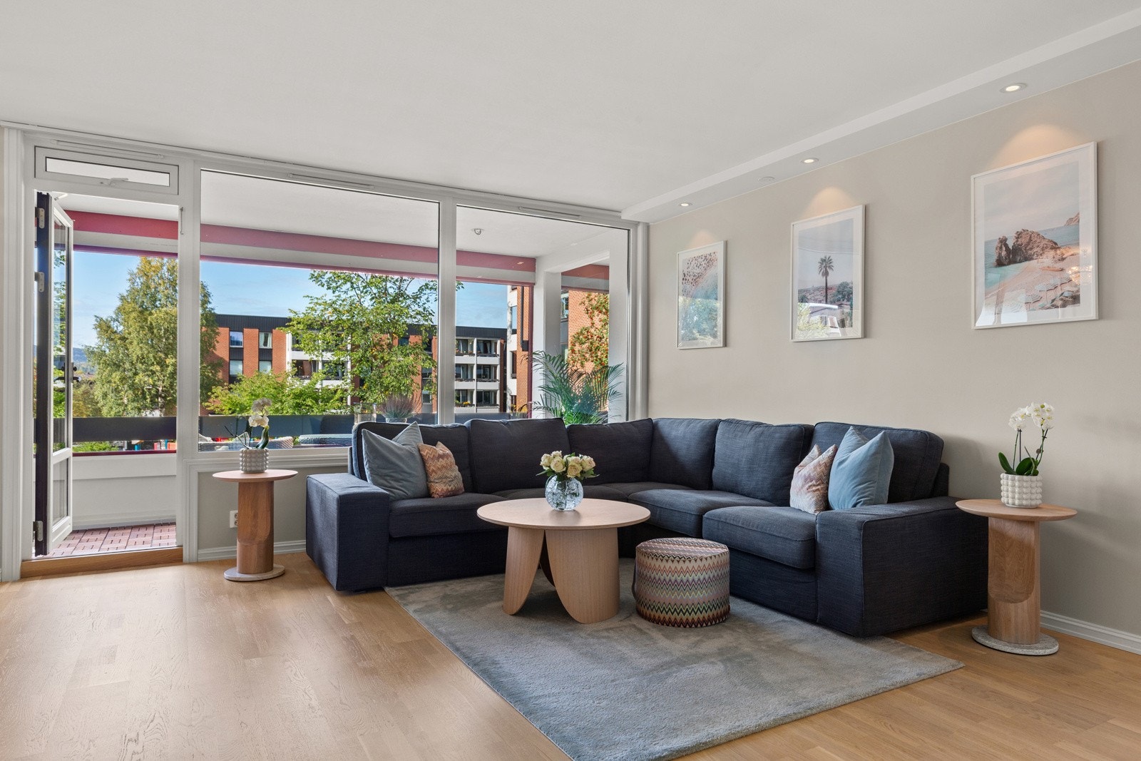 God plass til stor sofasalong. Galleribilde