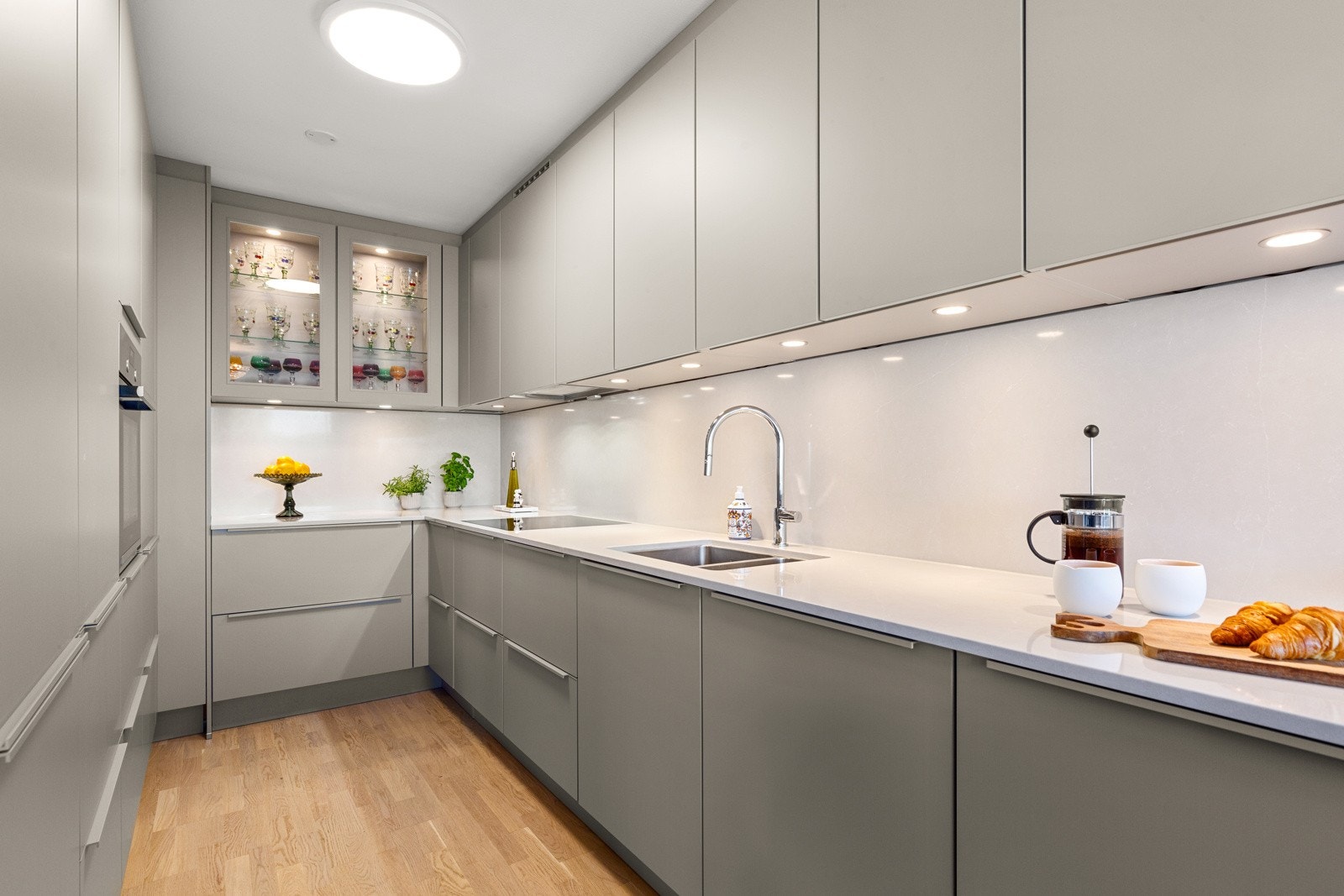 Integrerte hvitevarer gir en sømløs og moderne look. Galleribilde