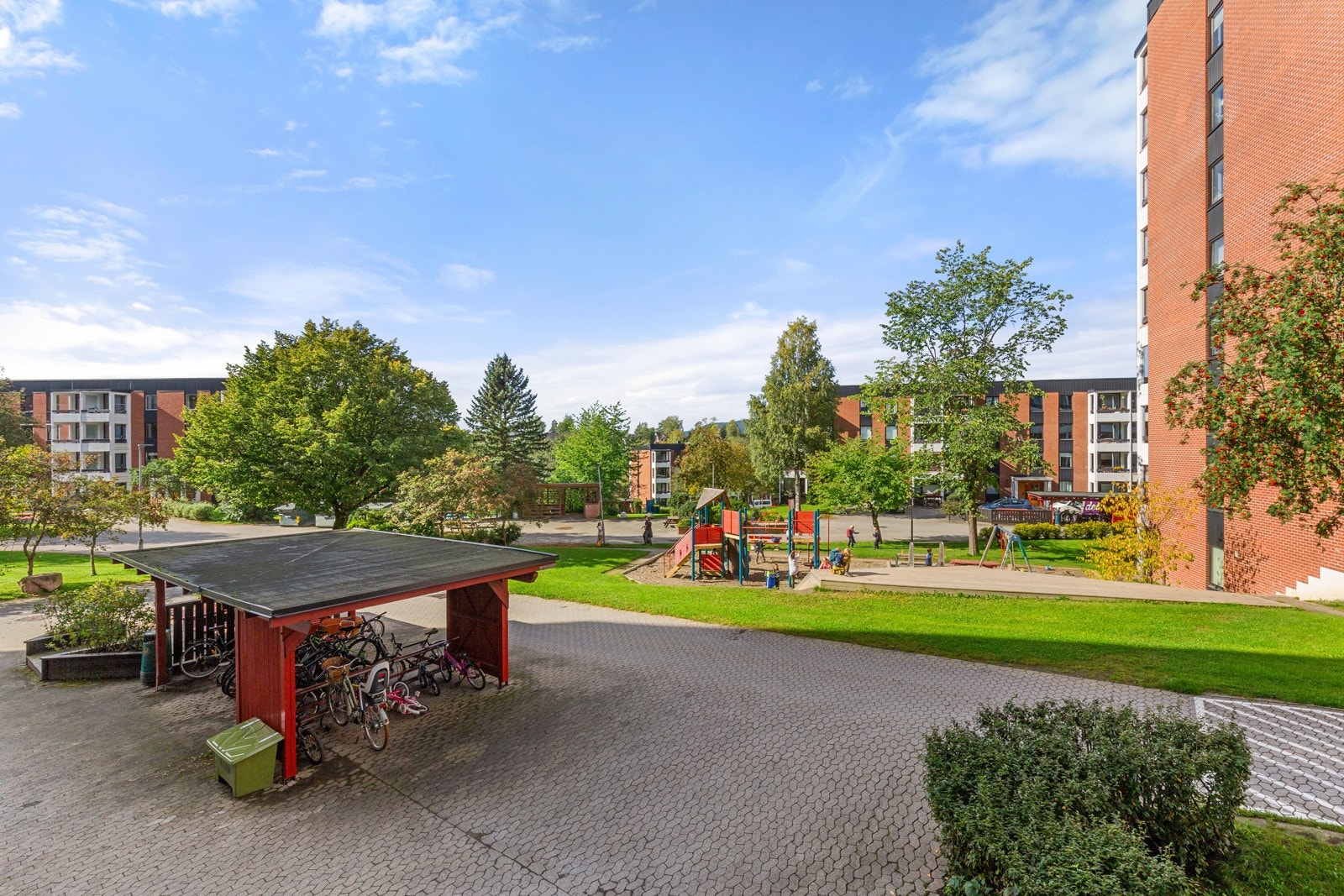 Orebakken - Deler av indre gård. Galleribilde