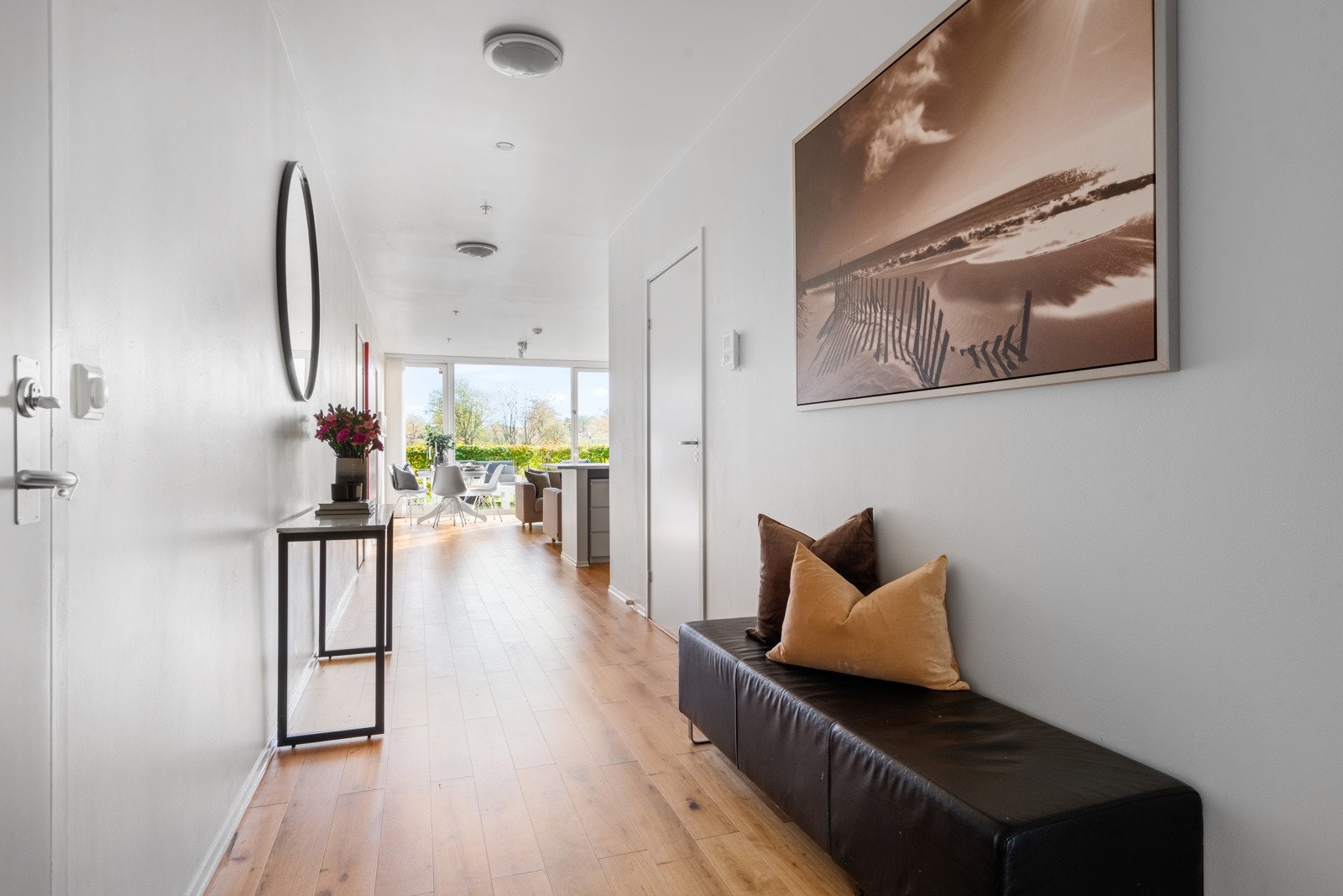 Entréen er lys og innbydende - Velkommen inn! Galleribilde