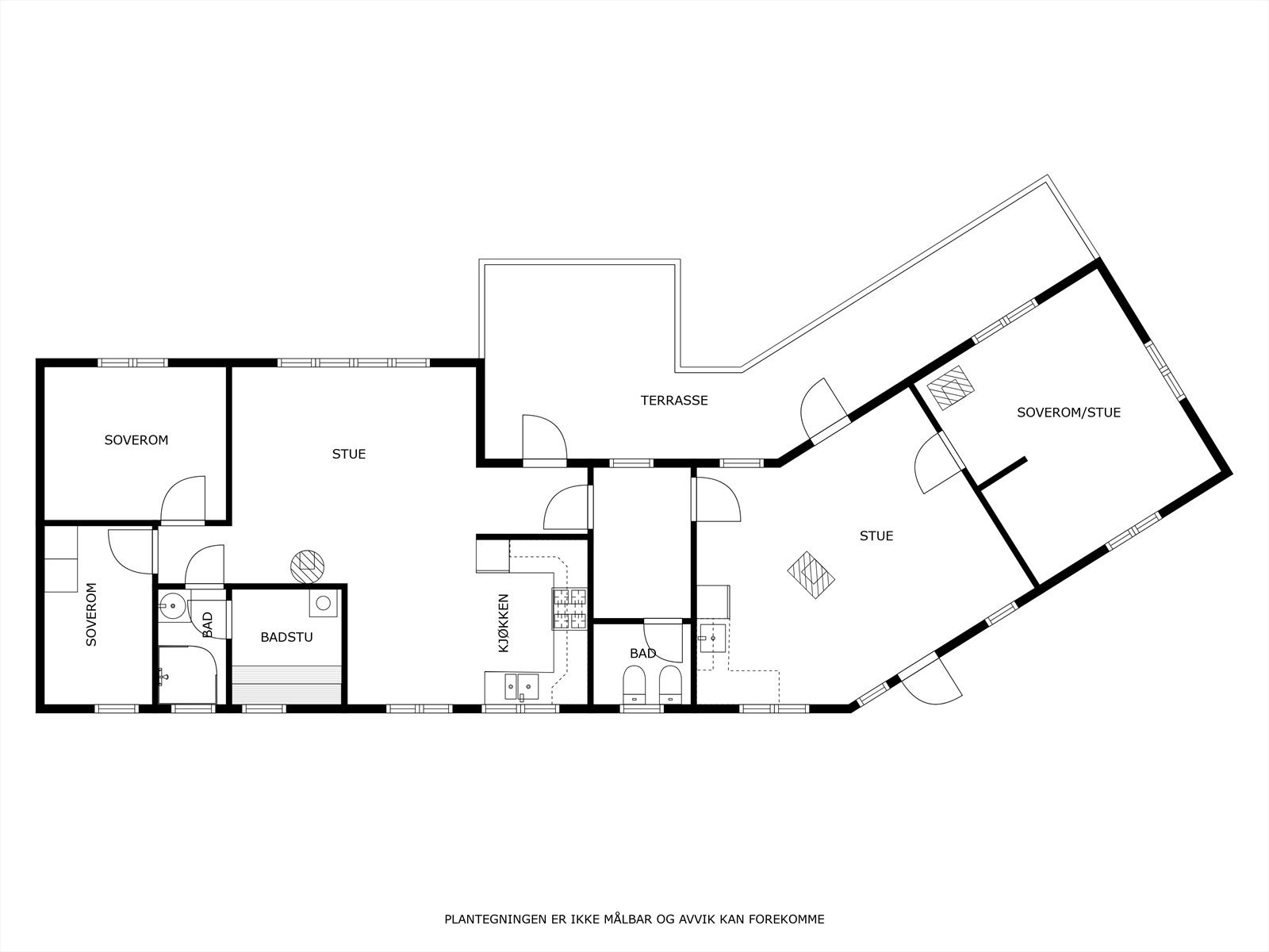 Plantegning. Alt på en flate. Hytta har 2 soverom, bad m/badstu, åpen løsning kjøkken/stue, toalettrom og romslig stue og stue/soverom. Galleribilde