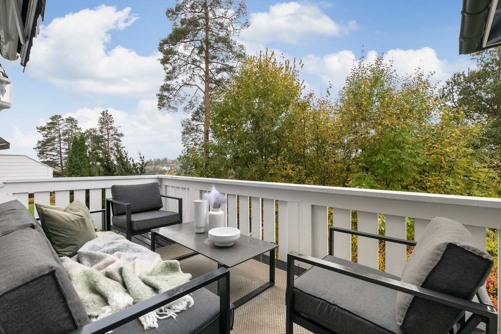 Her kan morgenkaffen nytes i solrike dager Galleribilde