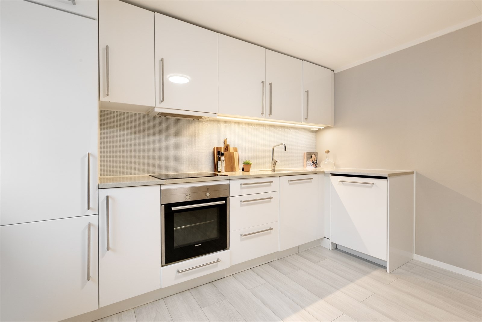 Godt med skap- og benkeplass Galleribilde