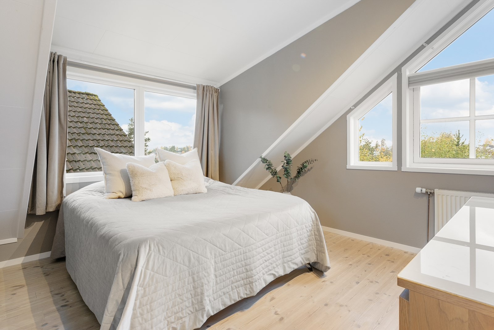 2.etg finner man 3 soverom av god størrelse og bad/wc Galleribilde