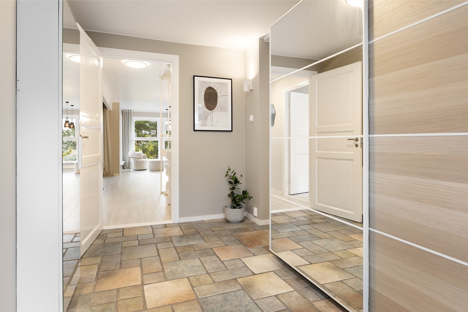 Du kjenner den gode, og hjemmekoselige atmosfæren fra første steg inn fra entréen Galleribilde