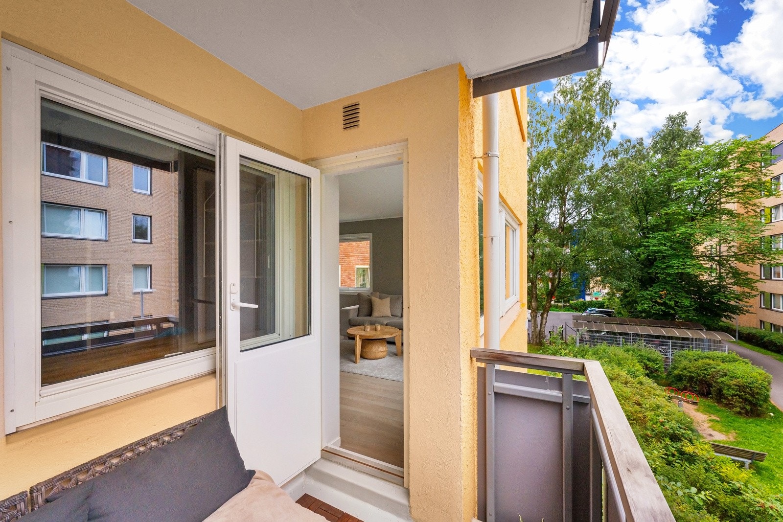 Hyggelig utsyn mot indre gårdsrom. Galleribilde