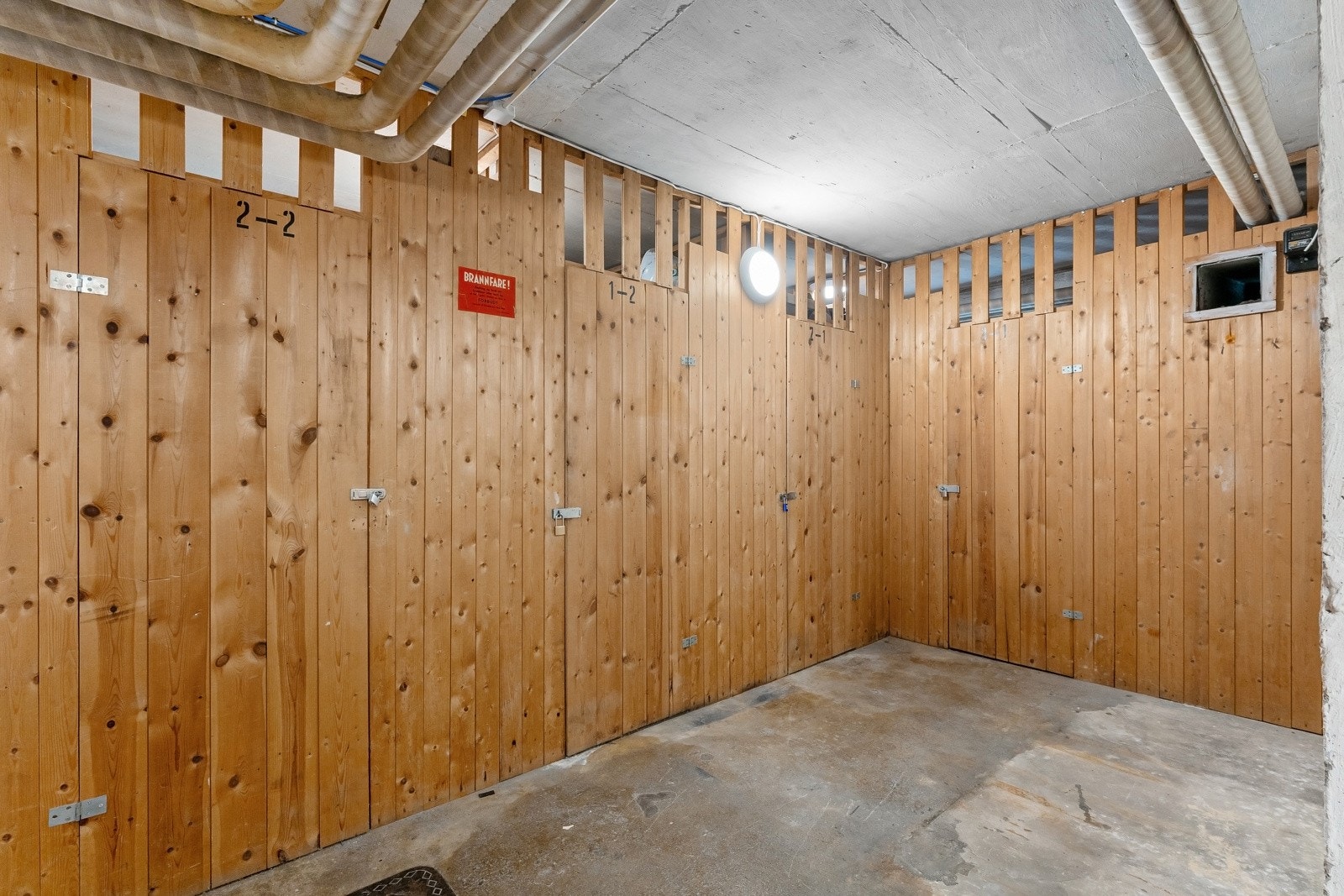 Boligen disponerer to kjellerboder på tilsammen ca. 6 kvm. Galleribilde