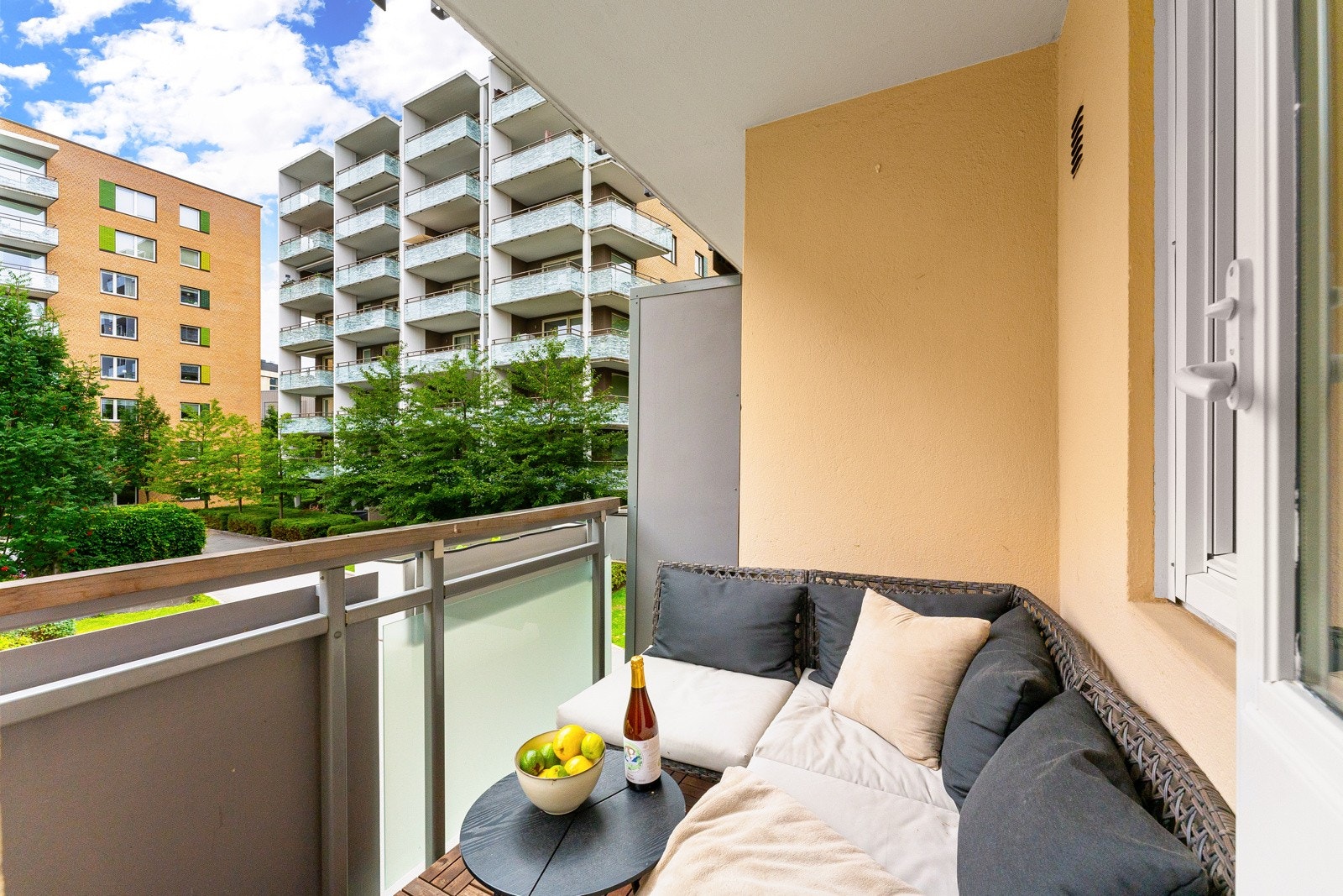 God plass til utemøblement, beplantning og grill (tillatt med elektrisk- og gassgrill). Galleribilde