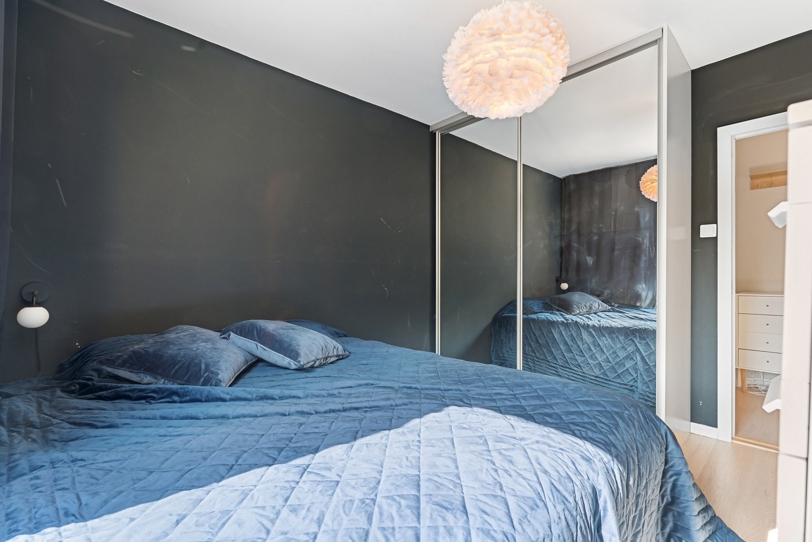 Integrert skyvedørsgarderobe. Galleribilde