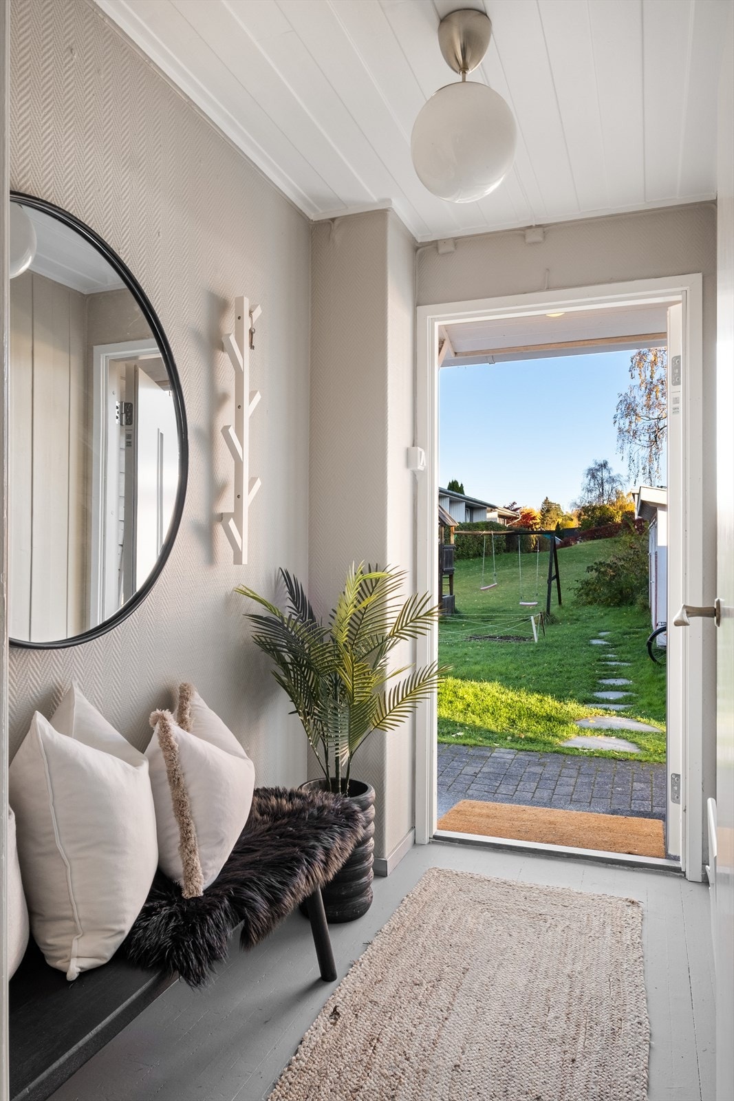 Velkommen inn til en lys og hyggelig entré Galleribilde