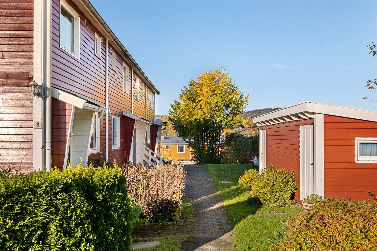 Boligen er en del av et hyggelig og veldrevet huseierlag - http://nadderudskogen.no/ Galleribilde