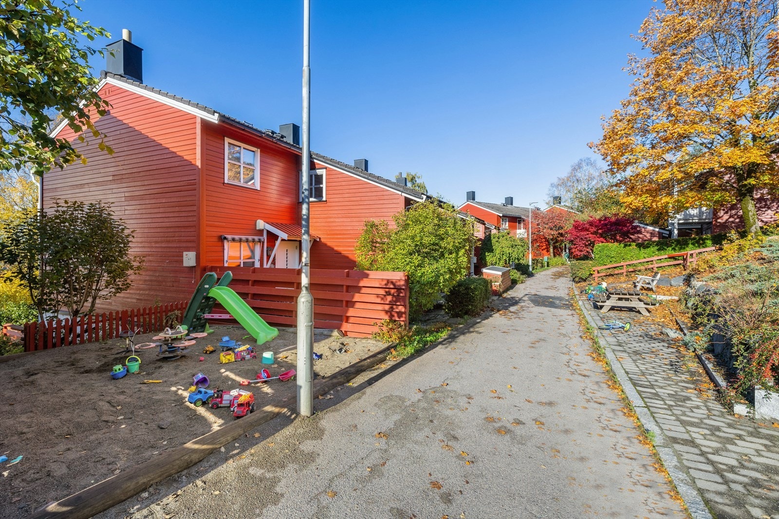 Det er flere og godt skjermede lekeplasser i borettslaget Galleribilde