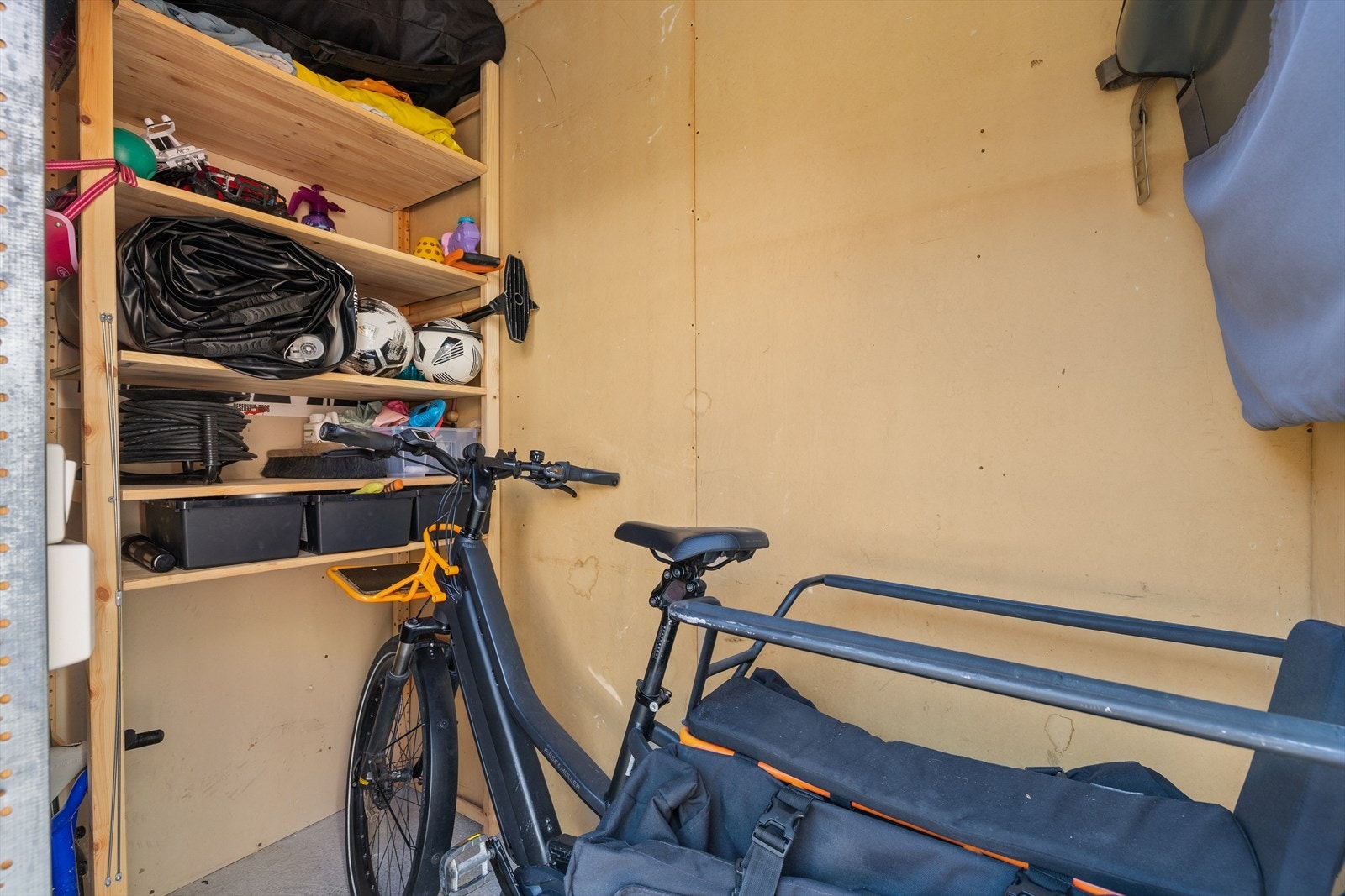 Sportsbod på bakkeplan medfølger! Galleribilde