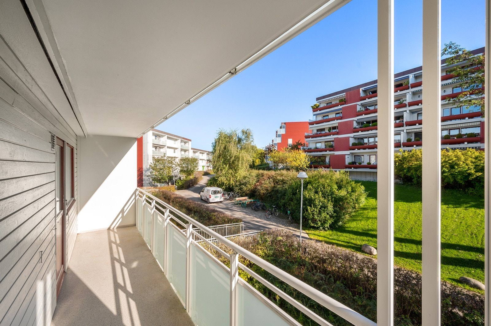 Balkongen i likhet med terrassen byr på eksepsjonelle solforhold og nydelig utsyn. Galleribilde