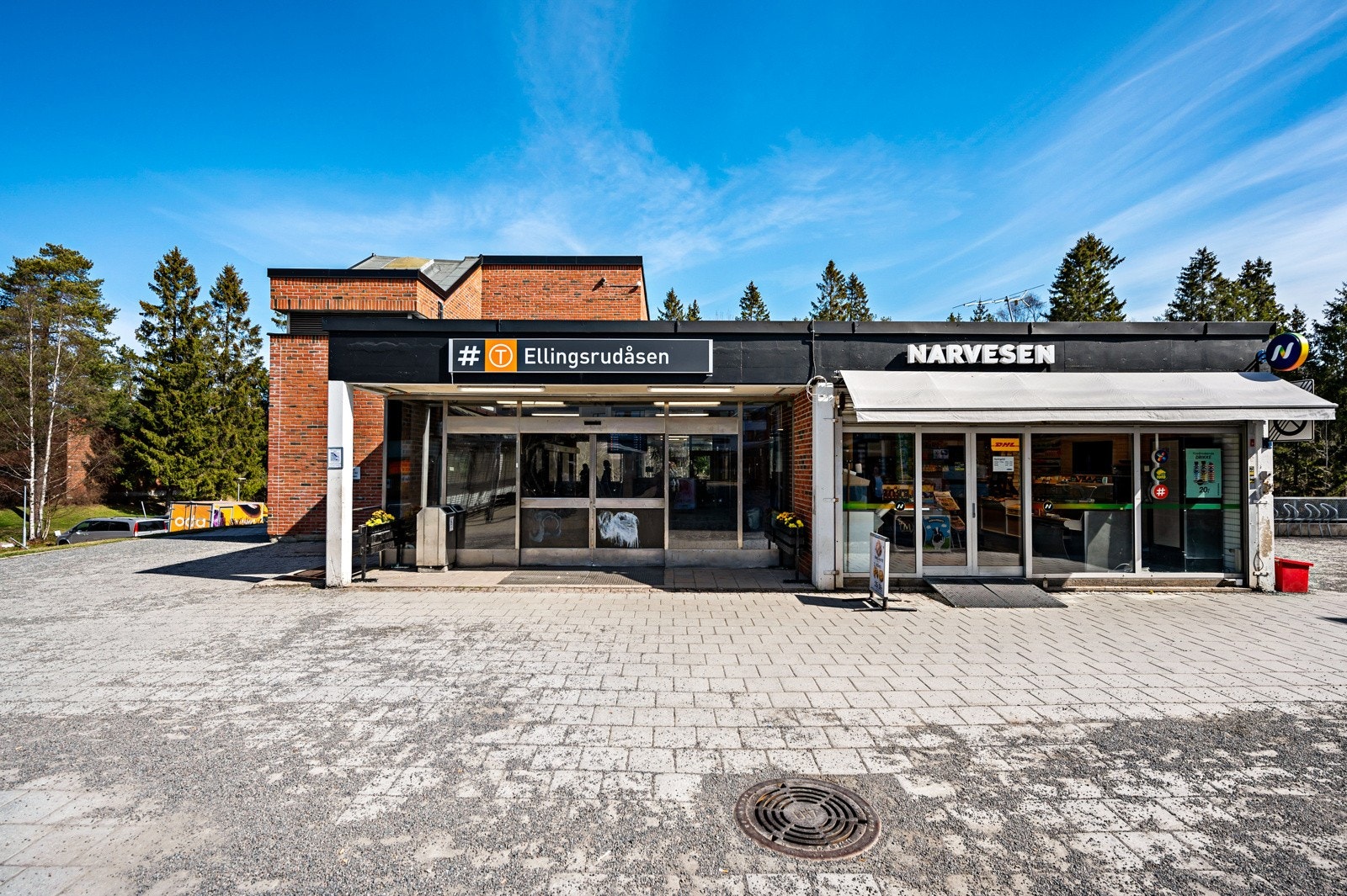 Med T-banen i nærheten kan du enkelt utforske byen, fra shopping til kulturelle arrangementer - alt tilgjengelig på en rask tur. Galleribilde
