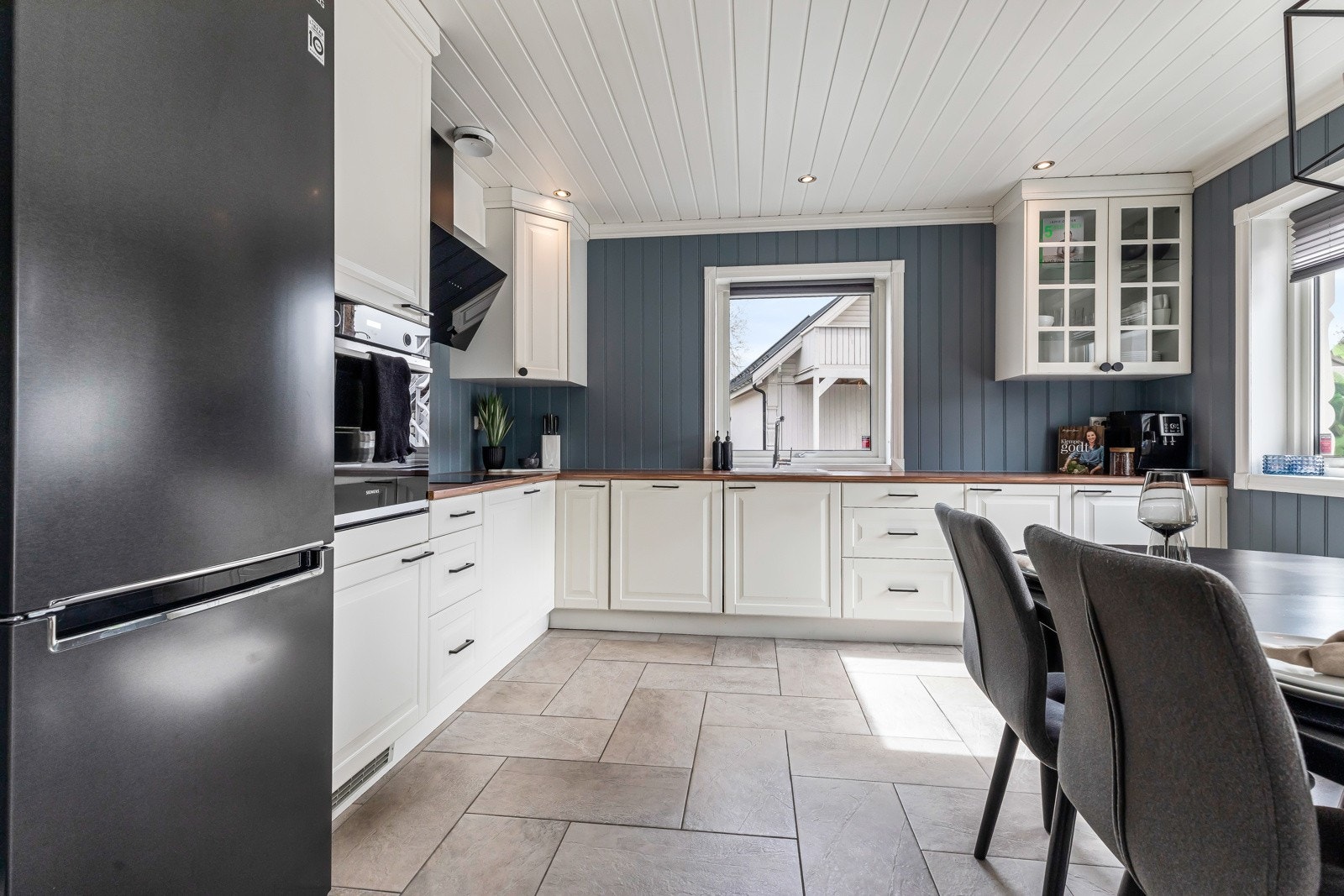 Godt med skap- og benkeplass Galleribilde