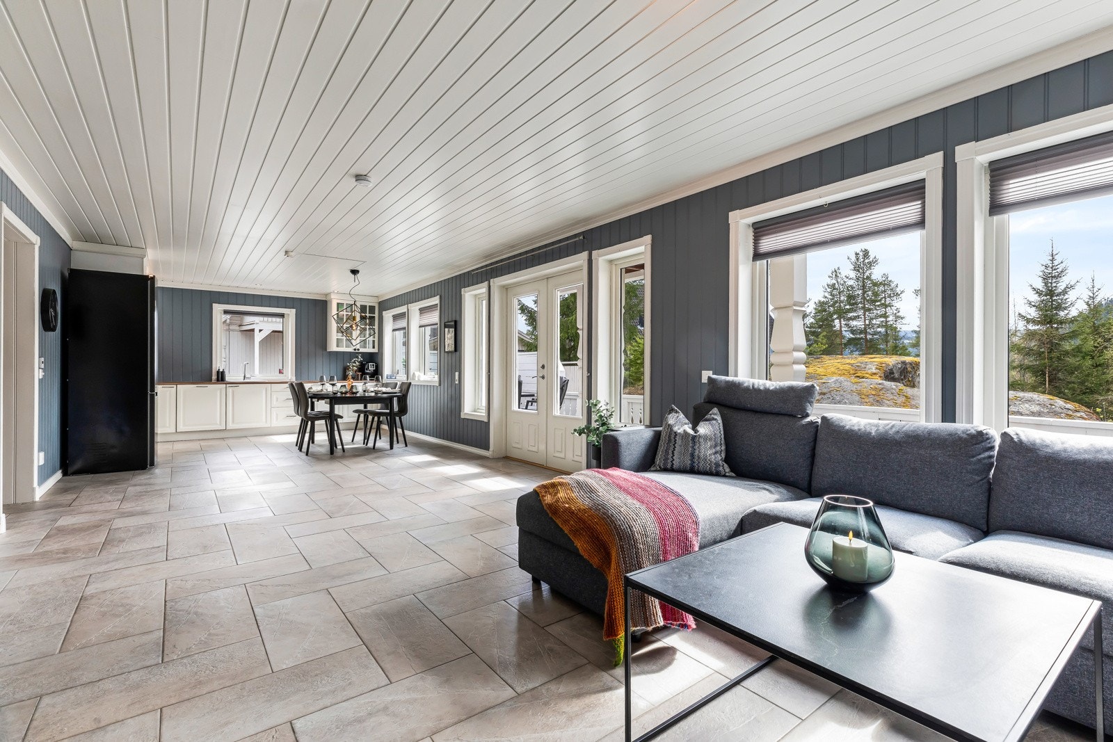 Boligen er bygd i 2010 levert av Eikås, god planløsning over to plan Galleribilde