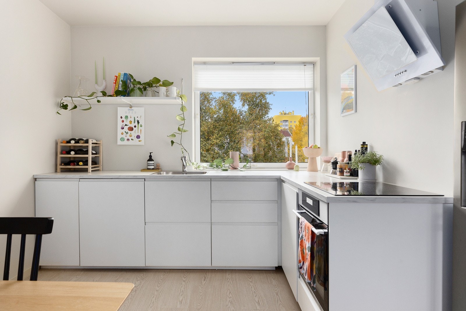 Flott og delikat IKEA-kjøkkeninnredning fra 2019. Galleribilde