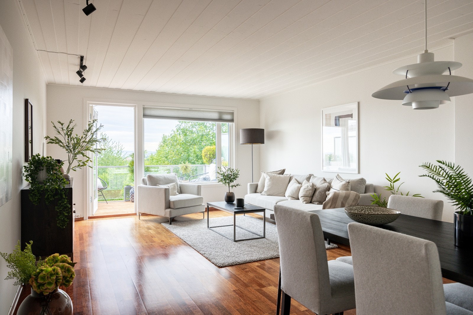 Et lyst rekkehus i familievennlige og skjermede omgivelser. Galleribilde