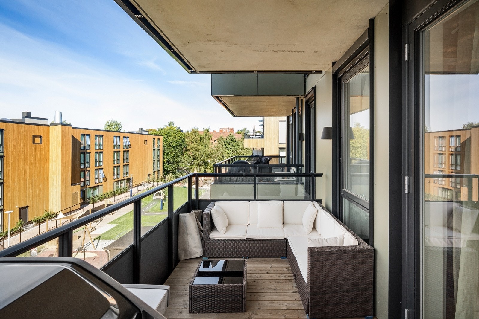 Her kan du nyte lange, deilige sommerdager med en god bok og noe godt i glasset. Galleribilde