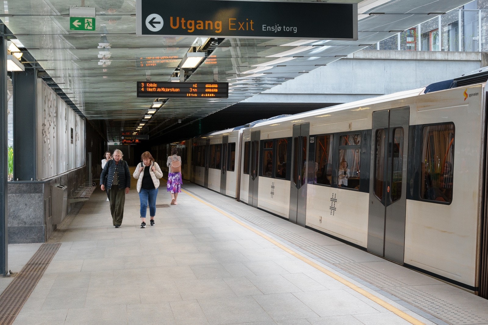 Nærmområde - Ensjø T-Bane. Galleribilde