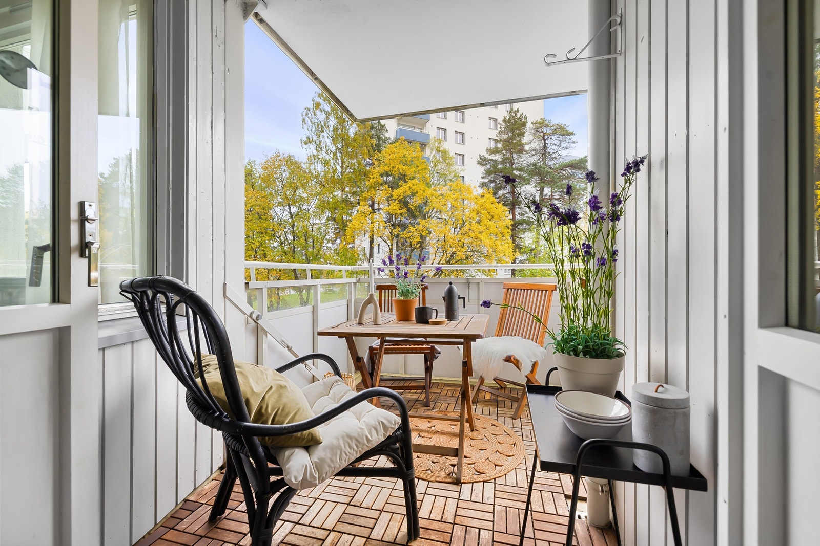 Utgang fra stue til sydvendt balkong. Galleribilde