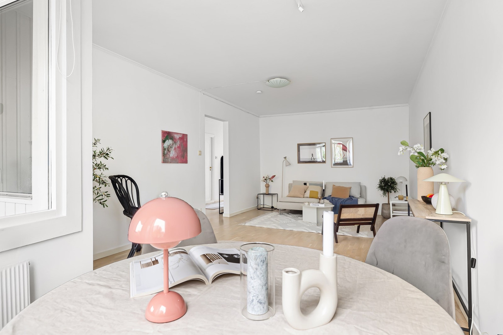 Særdeles lys, åpen og romslig leilighet. Galleribilde