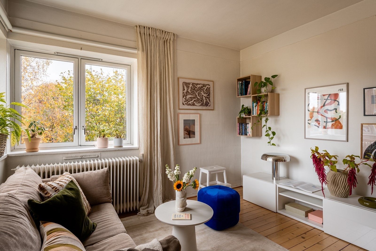 Fyring og varmtvann er bl.a. inkludert i felleskostnadene og sørger for lave boutgifter. Galleribilde