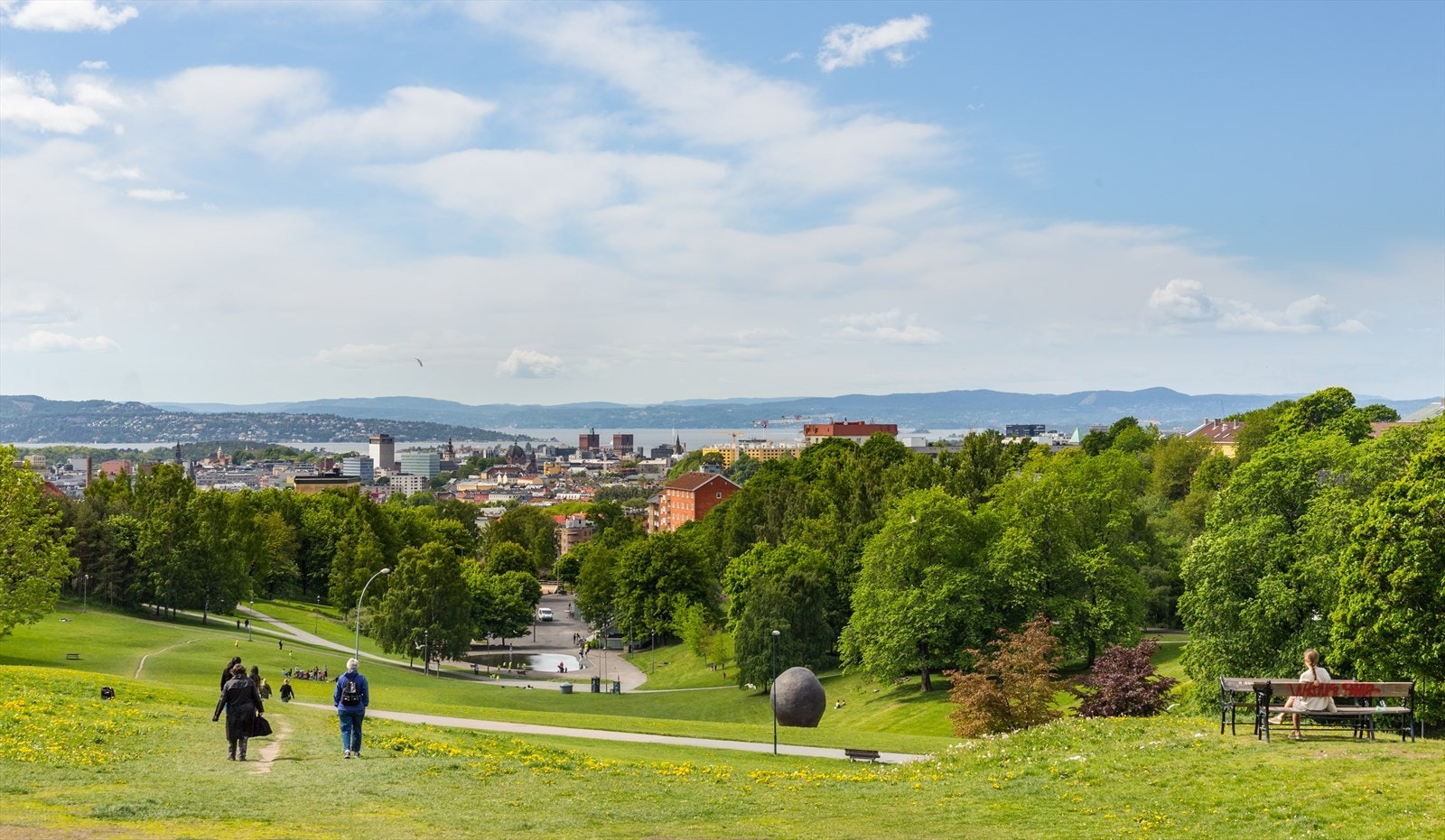 Fra leiligheten er det kort vei til flotte tur- og rekreasjonsområder, som blant annet Torshovdalen. Galleribilde