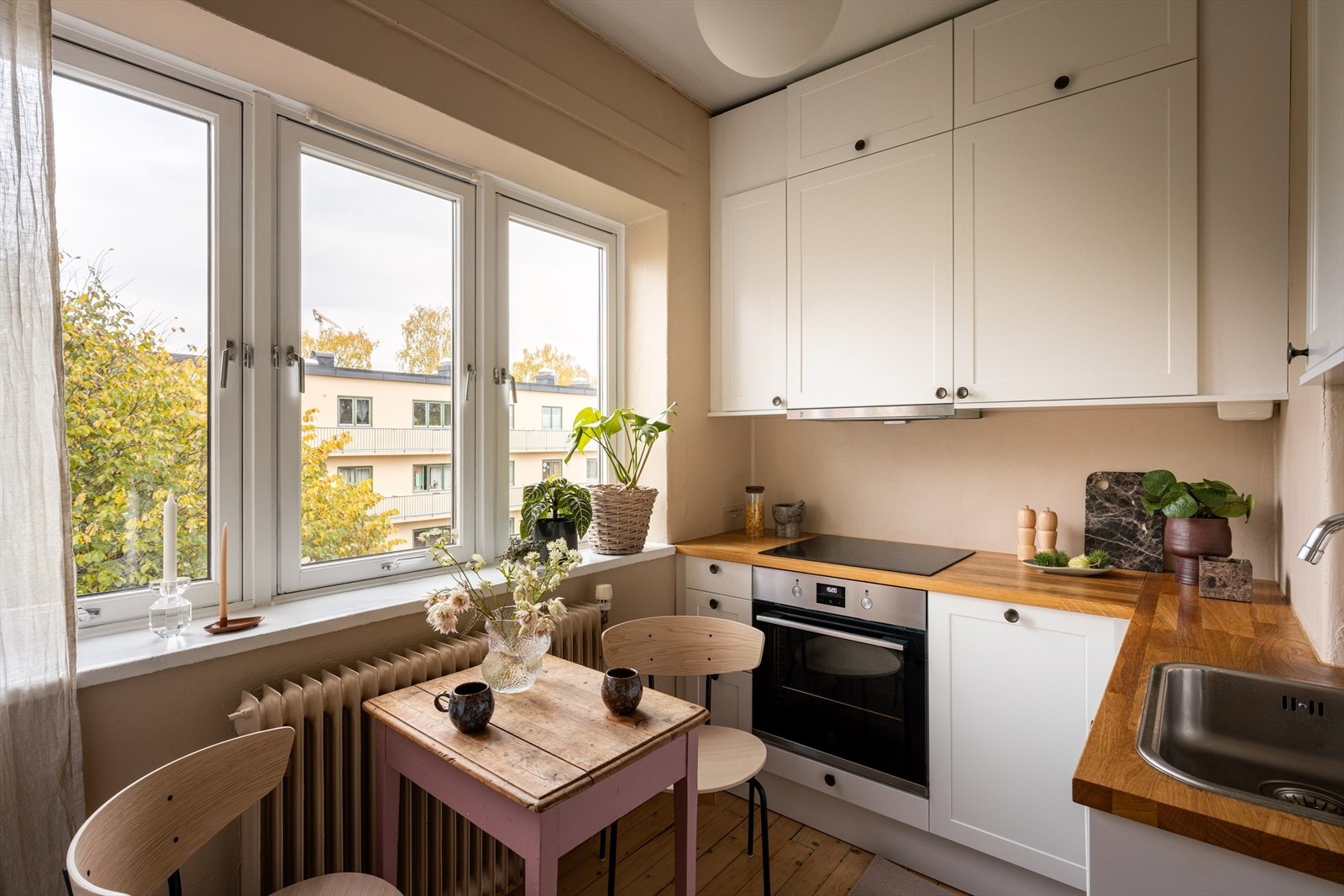 Luftig kjøkken som ligger separat fra stuen. Galleribilde