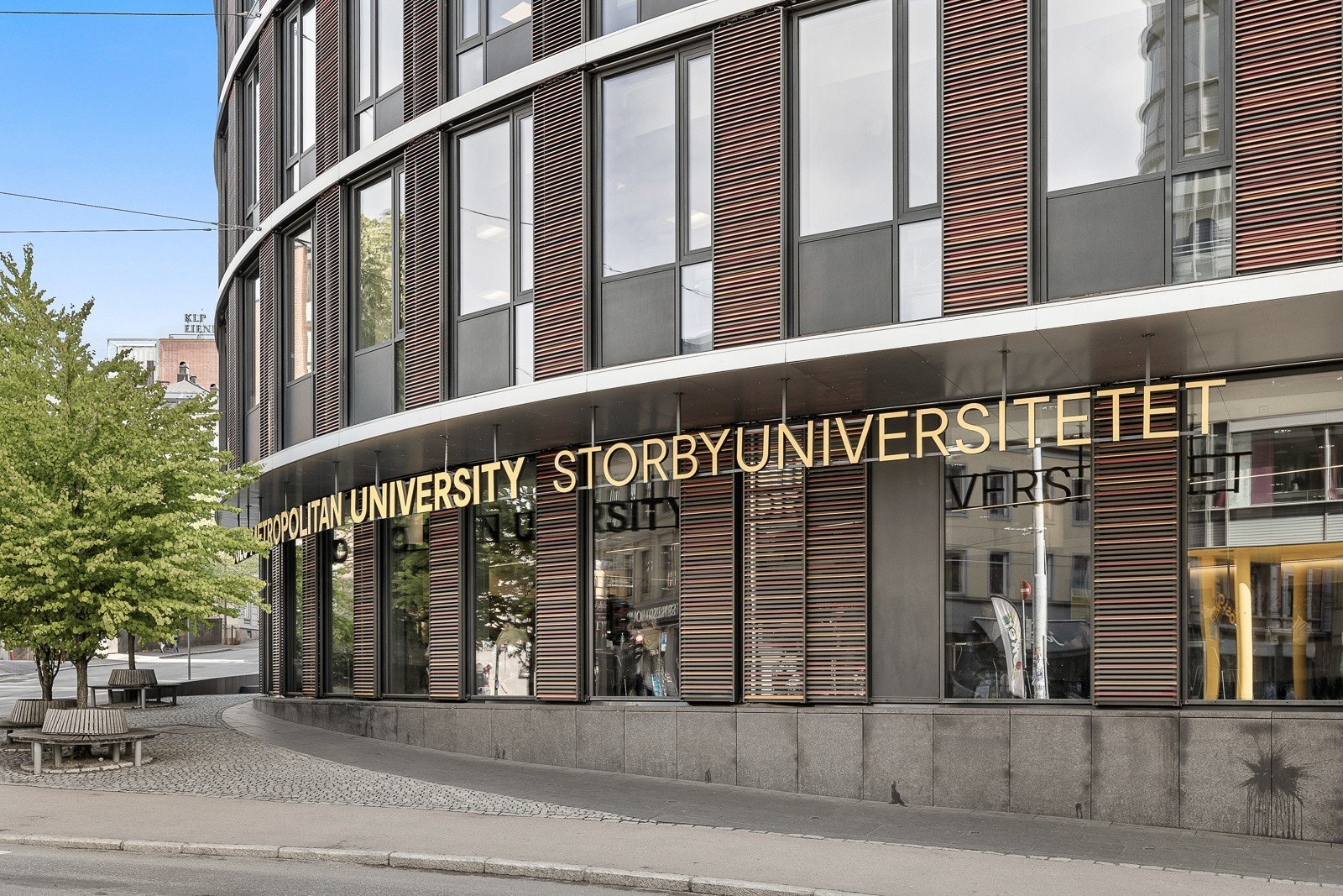 Bl.a. Oslo Met ligger kun ca 4 min gangavstand fra leiligheten og juridisk fakultet kun ca 6 min gangavstand. Galleribilde