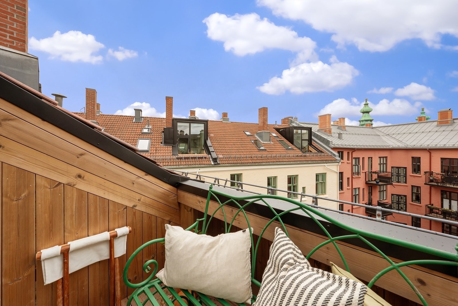 Toppleilighet med nordvestvendt takterrasse. Galleribilde