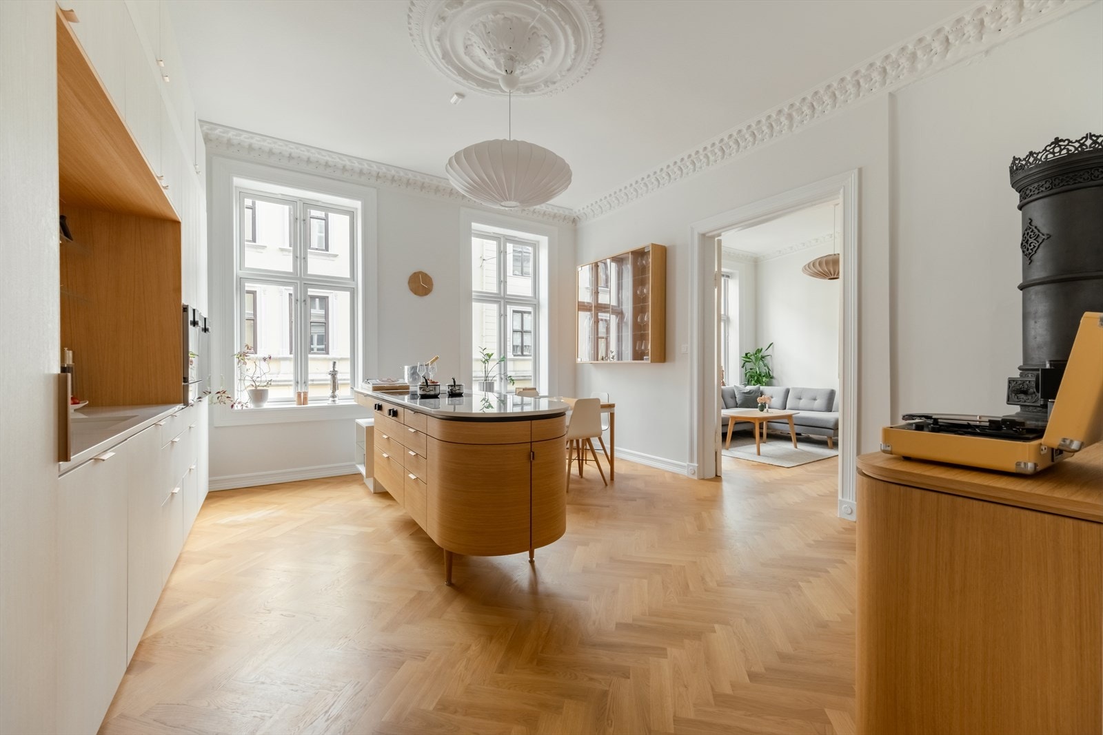 stort, sosialt rom med plass til venner og familie. Galleribilde