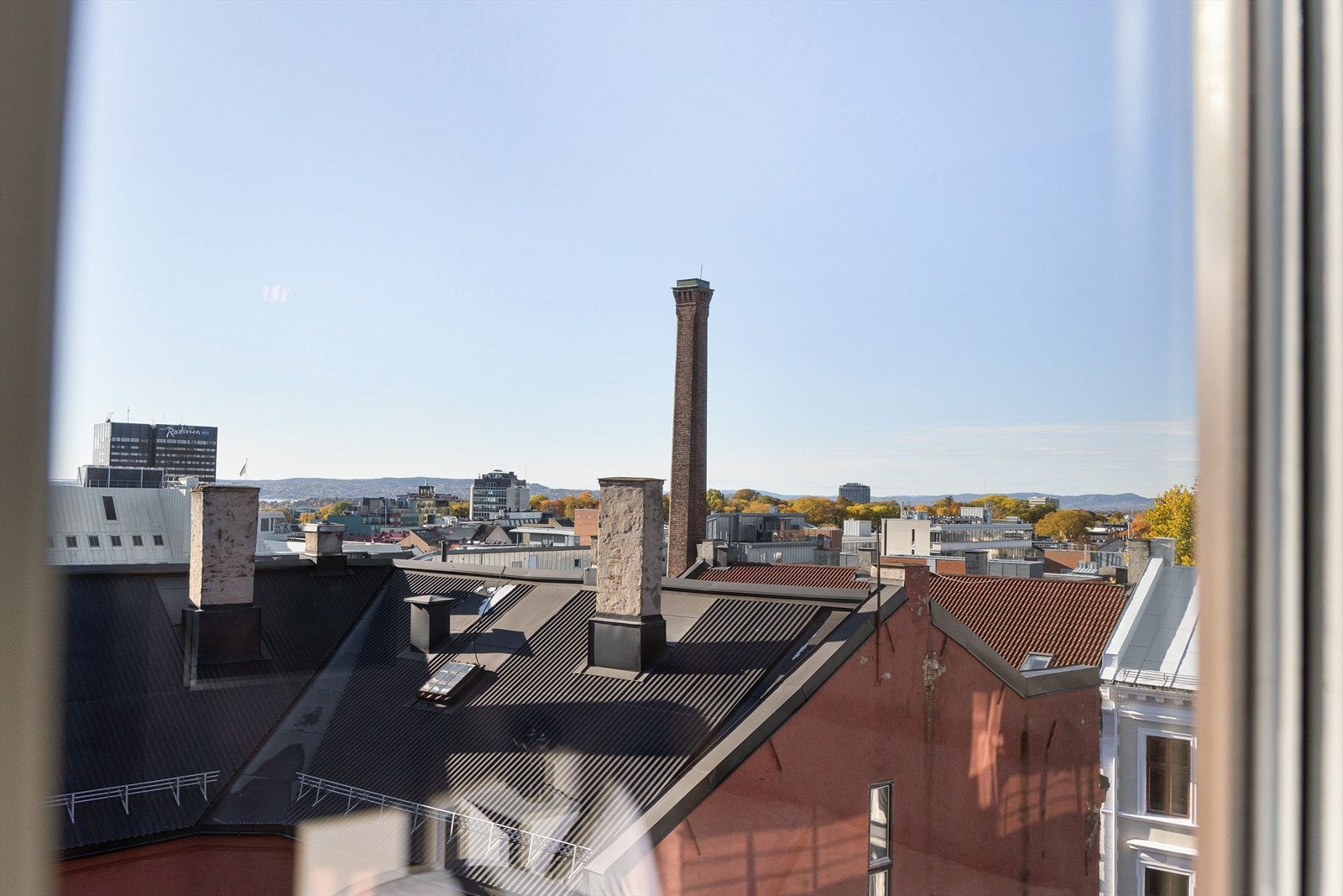 Den herlige utsikten kan også nytes fra soverommet. Galleribilde